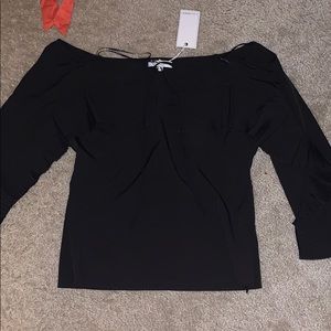 Black Three Quarter Length Top!